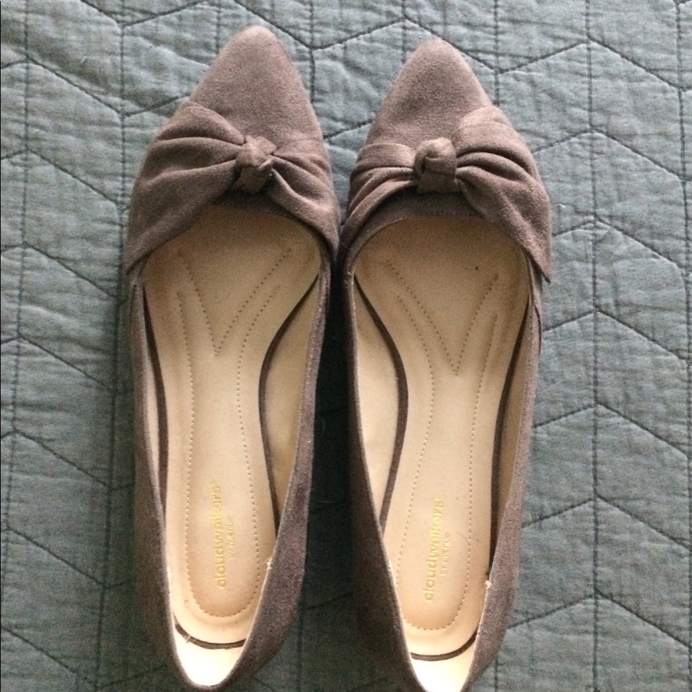 11 Wide Cloudwalker by Avenue Taupe Flats
